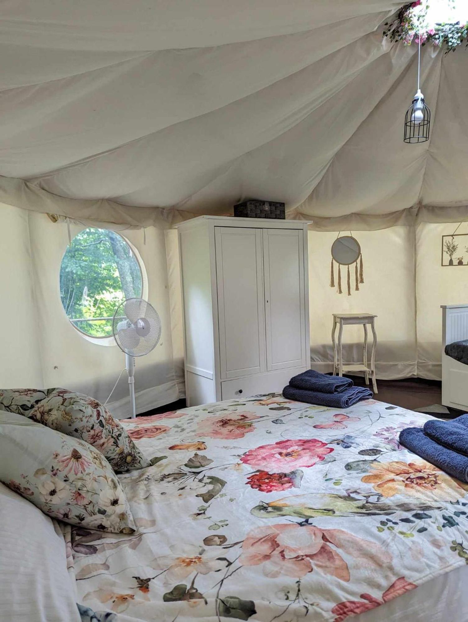Luxury Glamping @Moulin Des Forges Ξενοδοχείο Moutier-Malcard Εξωτερικό φωτογραφία