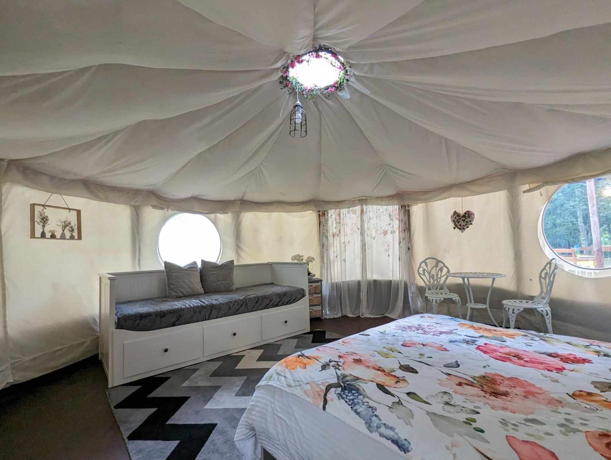 Luxury Glamping @Moulin Des Forges Ξενοδοχείο Moutier-Malcard Εξωτερικό φωτογραφία
